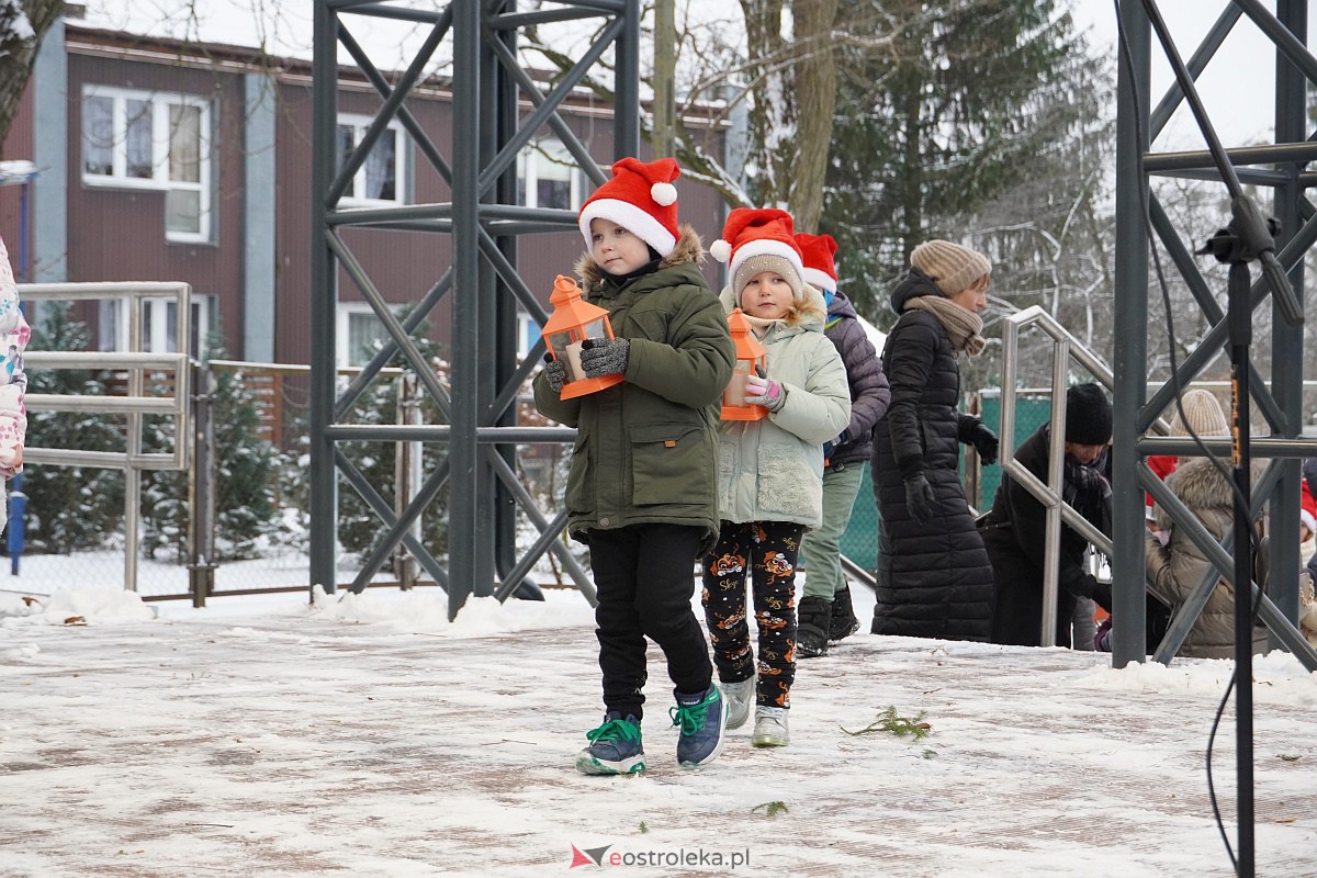Wigilia na Osiedlu Stacja [10.12.2023] - zdjęcie #56 - eOstroleka.pl