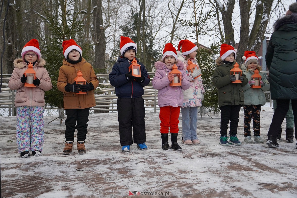 Wigilia na Osiedlu Stacja [10.12.2023] - zdjęcie #54 - eOstroleka.pl