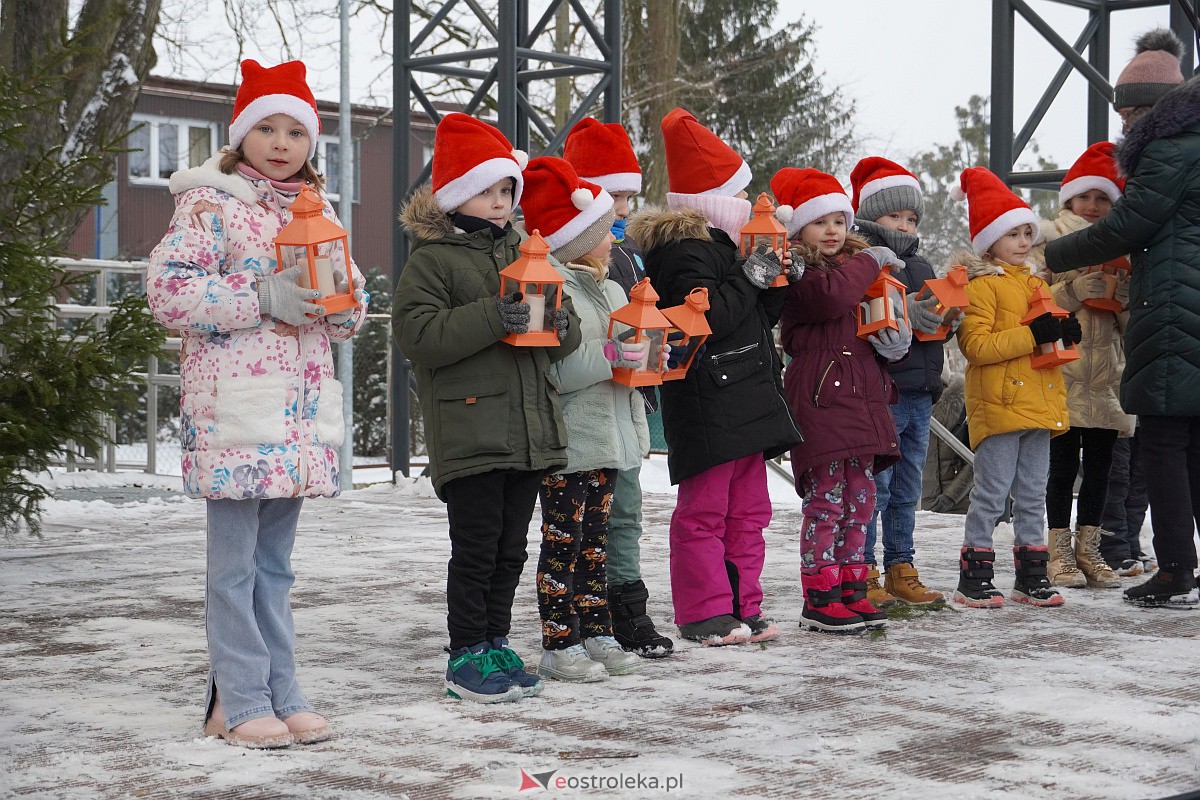Wigilia na Osiedlu Stacja [10.12.2023] - zdjęcie #50 - eOstroleka.pl