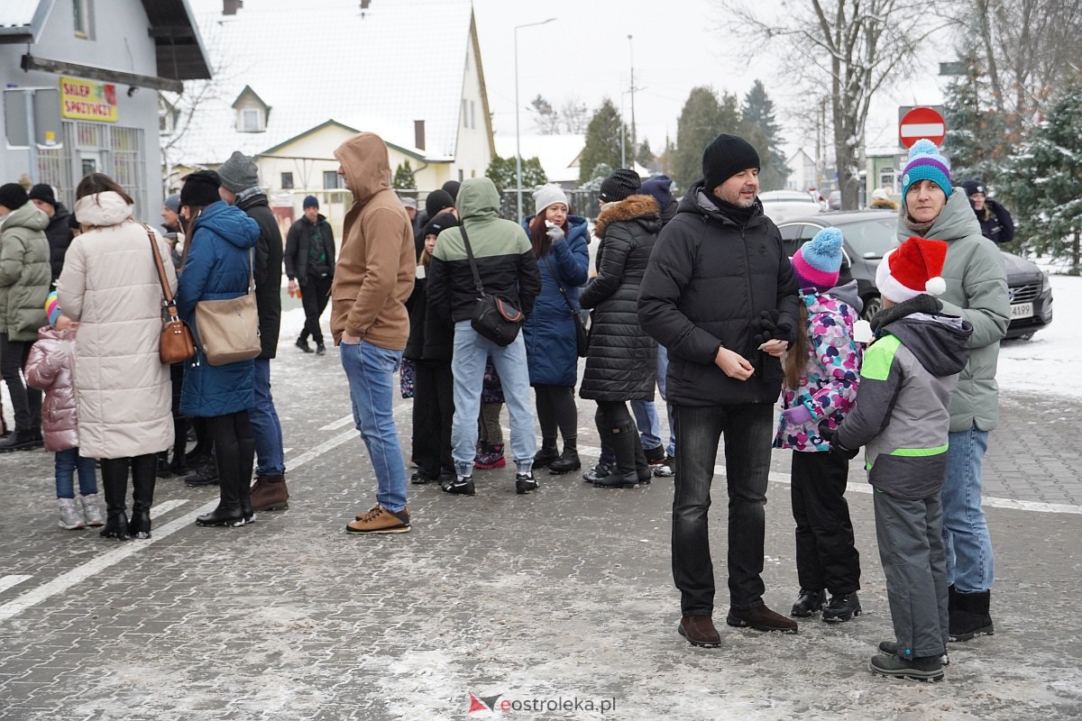 Wigilia na Osiedlu Stacja [10.12.2023] - zdjęcie #38 - eOstroleka.pl