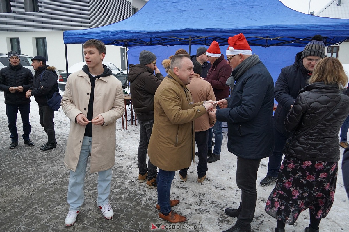Wigilia na Osiedlu Stacja [10.12.2023] - zdjęcie #28 - eOstroleka.pl