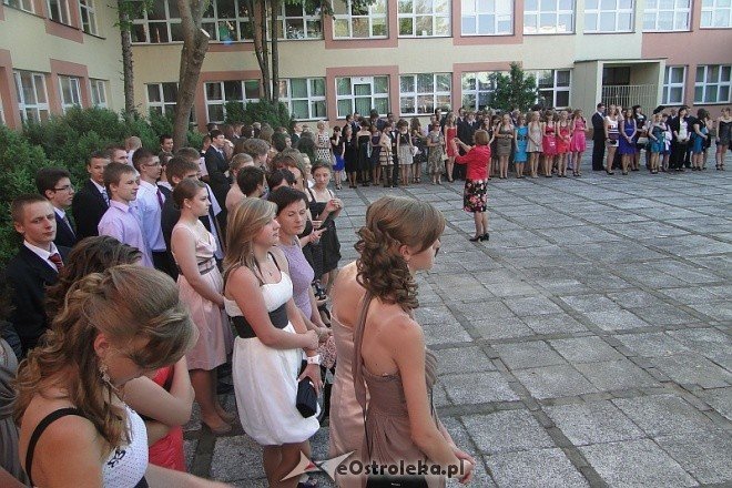 Bal Gimnazjalny w Gimnazjum nr 1 (04.06.2011) - zdjęcie #95 - eOstroleka.pl