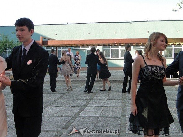 Bal Gimnazjalny w Gimnazjum nr 1 (04.06.2011) - zdjęcie #58 - eOstroleka.pl