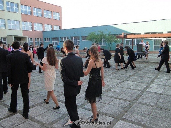 Bal Gimnazjalny w Gimnazjum nr 1 (04.06.2011) - zdjęcie #56 - eOstroleka.pl