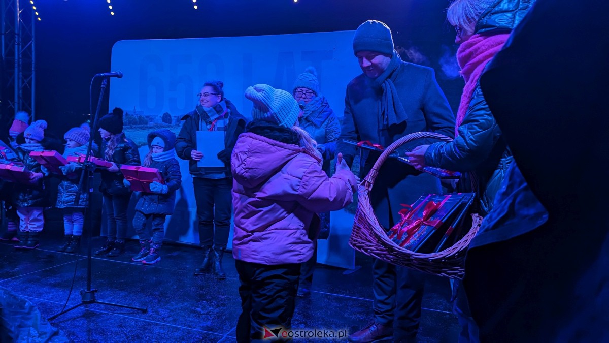 I KurpiowskiJarmark Bożonarodzeniowy w Ostrołęce - strojenie choinki [10.12.2023] - zdjęcie #144 - eOstroleka.pl
