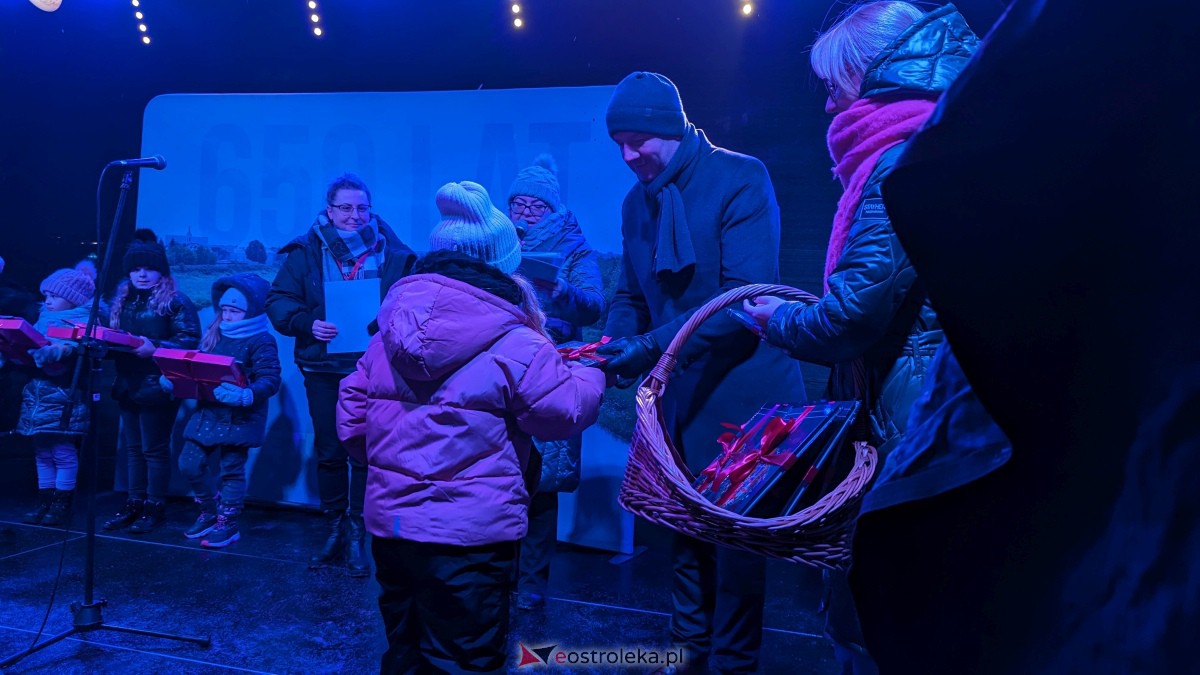 I KurpiowskiJarmark Bożonarodzeniowy w Ostrołęce - strojenie choinki [10.12.2023] - zdjęcie #143 - eOstroleka.pl