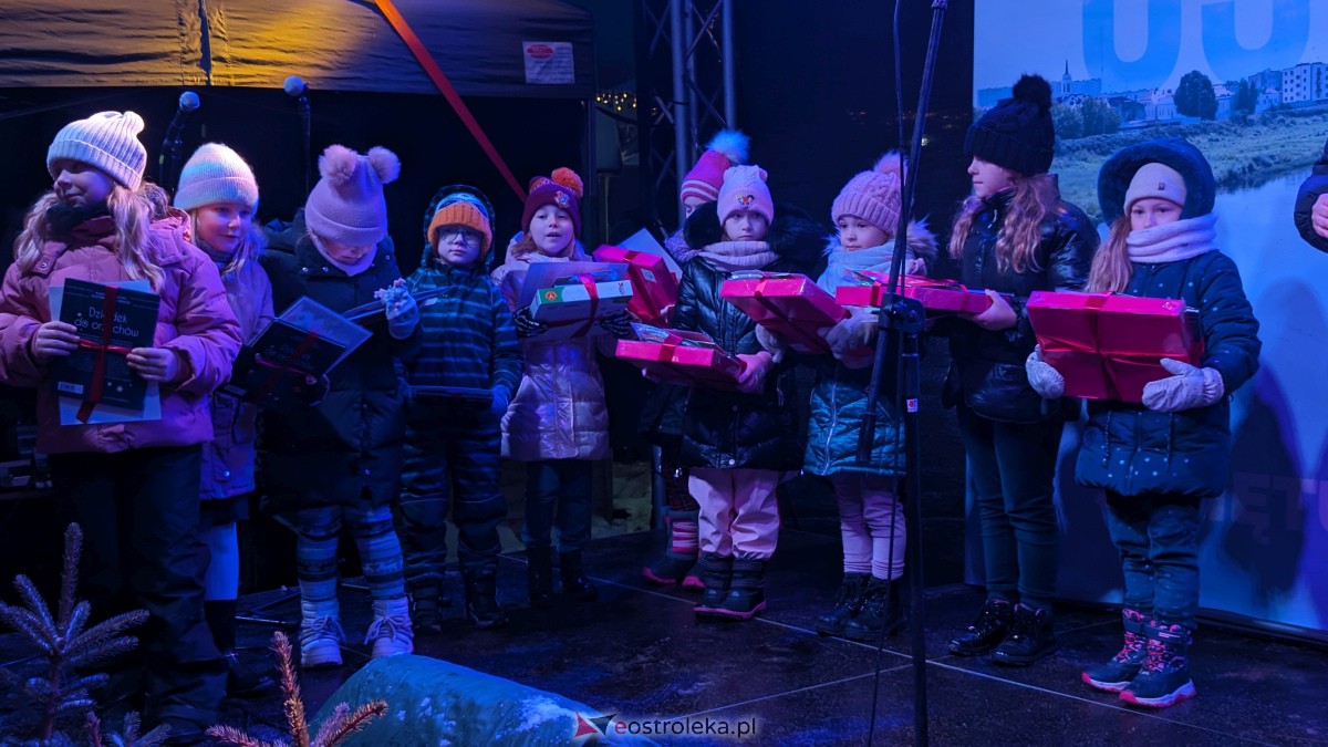 I KurpiowskiJarmark Bożonarodzeniowy w Ostrołęce - strojenie choinki [10.12.2023] - zdjęcie #141 - eOstroleka.pl