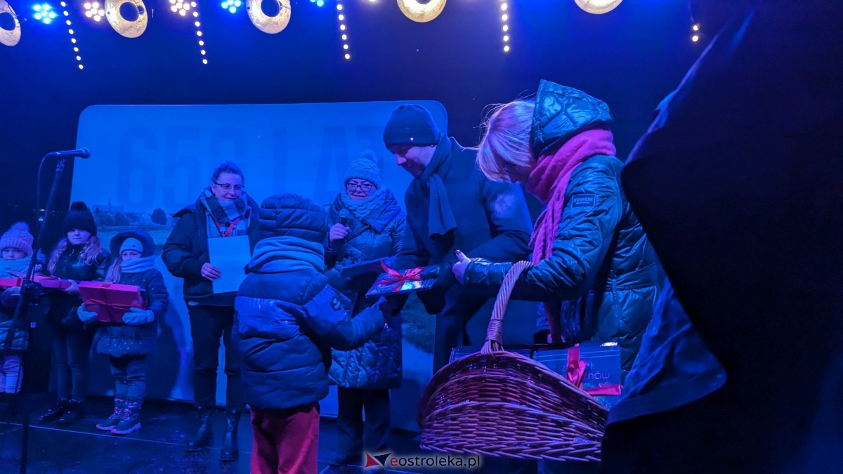 I KurpiowskiJarmark Bożonarodzeniowy w Ostrołęce - strojenie choinki [10.12.2023] - zdjęcie #140 - eOstroleka.pl