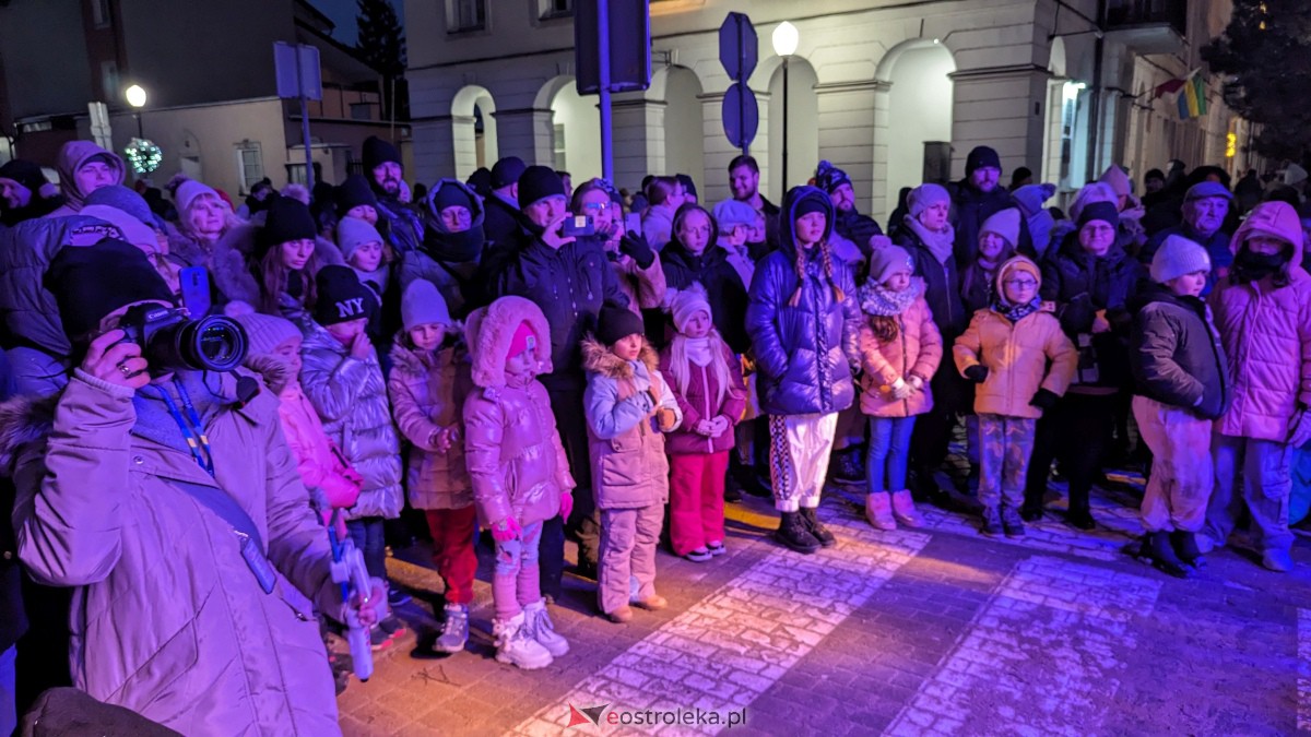 I KurpiowskiJarmark Bożonarodzeniowy w Ostrołęce - strojenie choinki [10.12.2023] - zdjęcie #138 - eOstroleka.pl