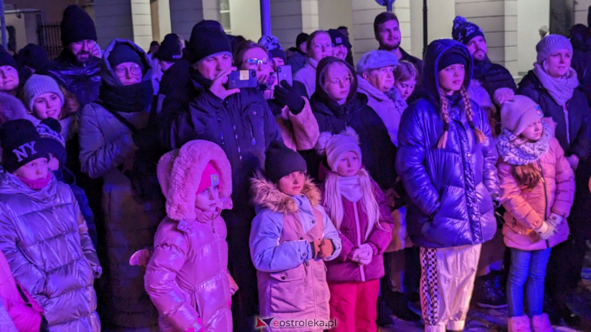 I KurpiowskiJarmark Bożonarodzeniowy w Ostrołęce - strojenie choinki [10.12.2023] - zdjęcie #137 - eOstroleka.pl