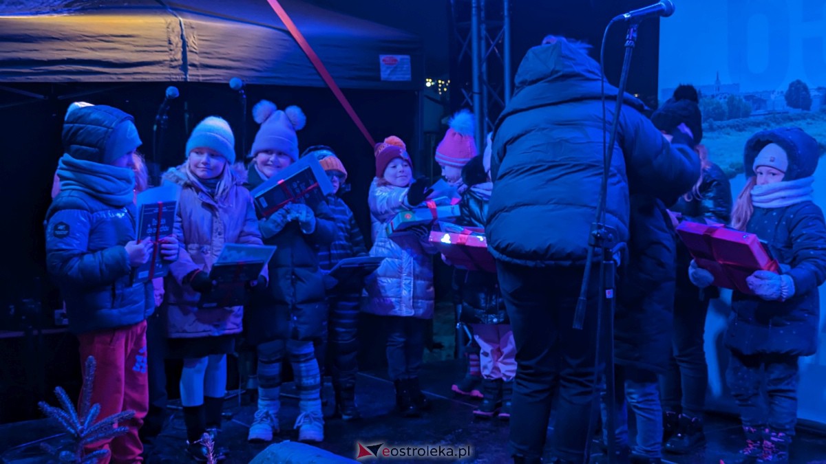 I KurpiowskiJarmark Bożonarodzeniowy w Ostrołęce - strojenie choinki [10.12.2023] - zdjęcie #136 - eOstroleka.pl