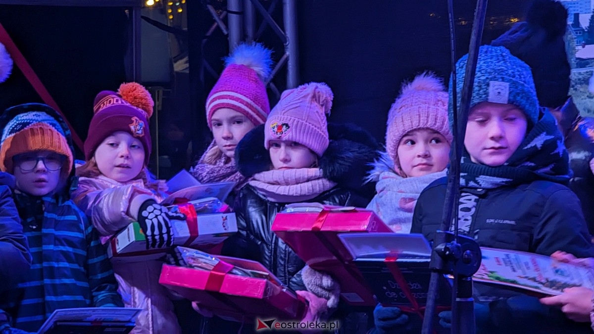 I KurpiowskiJarmark Bożonarodzeniowy w Ostrołęce - strojenie choinki [10.12.2023] - zdjęcie #134 - eOstroleka.pl