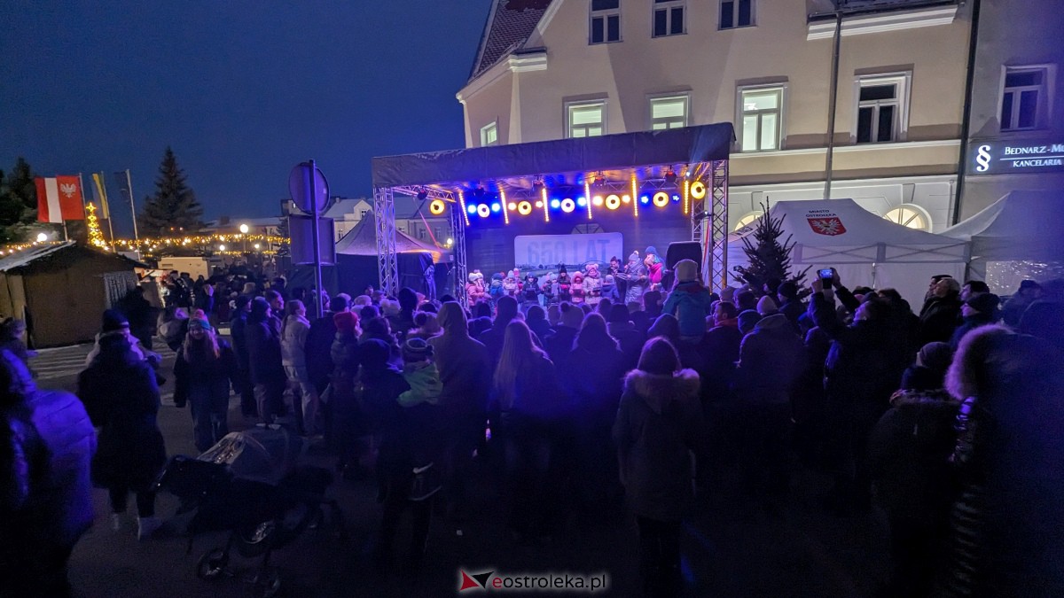 I KurpiowskiJarmark Bożonarodzeniowy w Ostrołęce - strojenie choinki [10.12.2023] - zdjęcie #126 - eOstroleka.pl