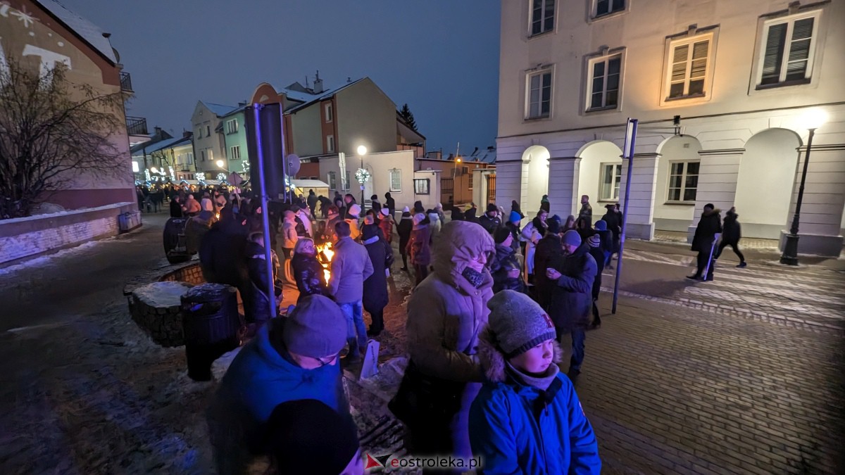 I KurpiowskiJarmark Bożonarodzeniowy w Ostrołęce - strojenie choinki [10.12.2023] - zdjęcie #125 - eOstroleka.pl