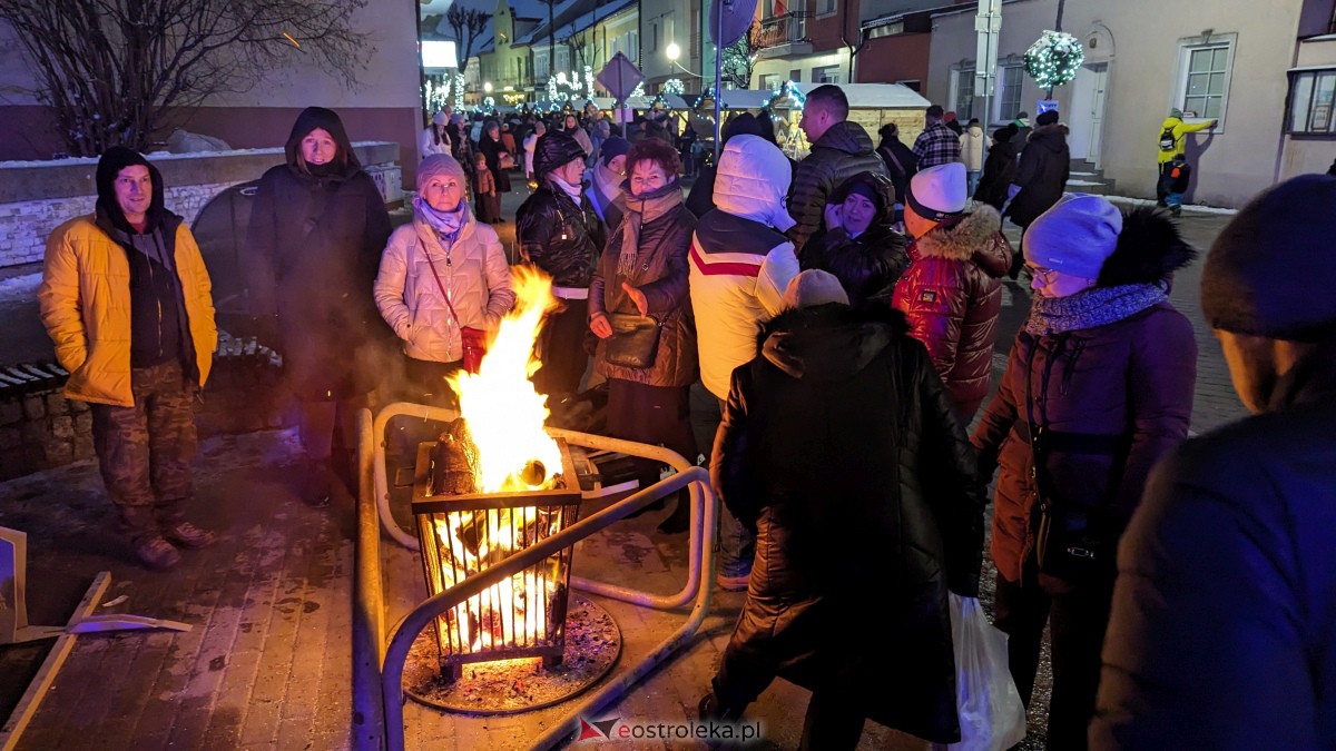 I KurpiowskiJarmark Bożonarodzeniowy w Ostrołęce - strojenie choinki [10.12.2023] - zdjęcie #122 - eOstroleka.pl