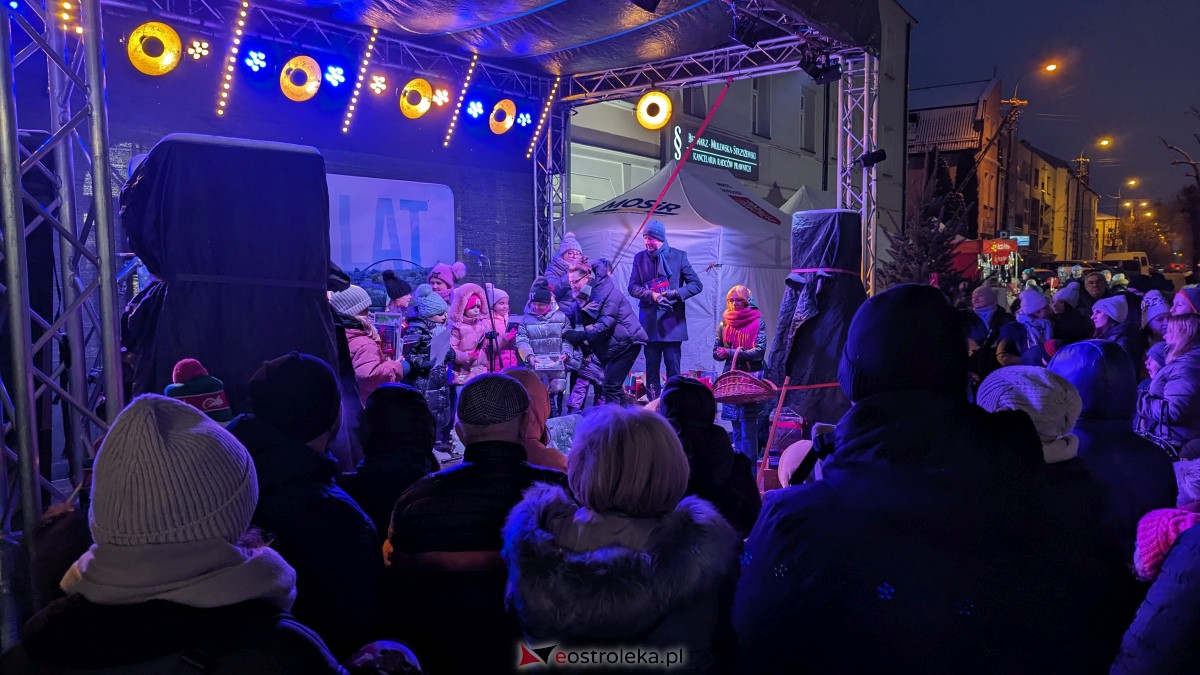 I KurpiowskiJarmark Bożonarodzeniowy w Ostrołęce - strojenie choinki [10.12.2023] - zdjęcie #120 - eOstroleka.pl