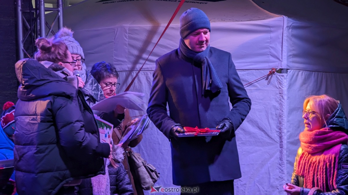 I KurpiowskiJarmark Bożonarodzeniowy w Ostrołęce - strojenie choinki [10.12.2023] - zdjęcie #119 - eOstroleka.pl
