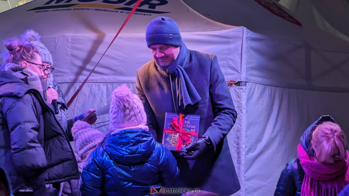 I KurpiowskiJarmark Bożonarodzeniowy w Ostrołęce - strojenie choinki [10.12.2023] - zdjęcie #116 - eOstroleka.pl
