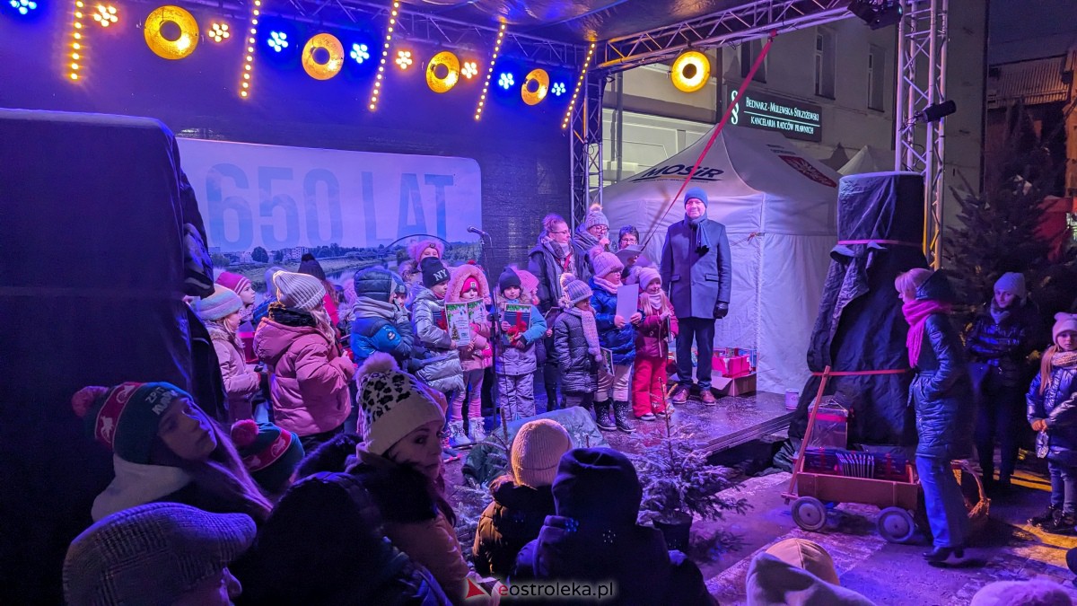 I KurpiowskiJarmark Bożonarodzeniowy w Ostrołęce - strojenie choinki [10.12.2023] - zdjęcie #111 - eOstroleka.pl