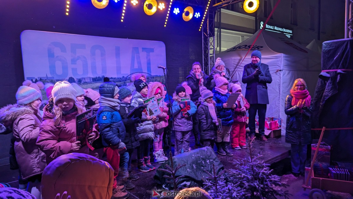 I KurpiowskiJarmark Bożonarodzeniowy w Ostrołęce - strojenie choinki [10.12.2023] - zdjęcie #109 - eOstroleka.pl