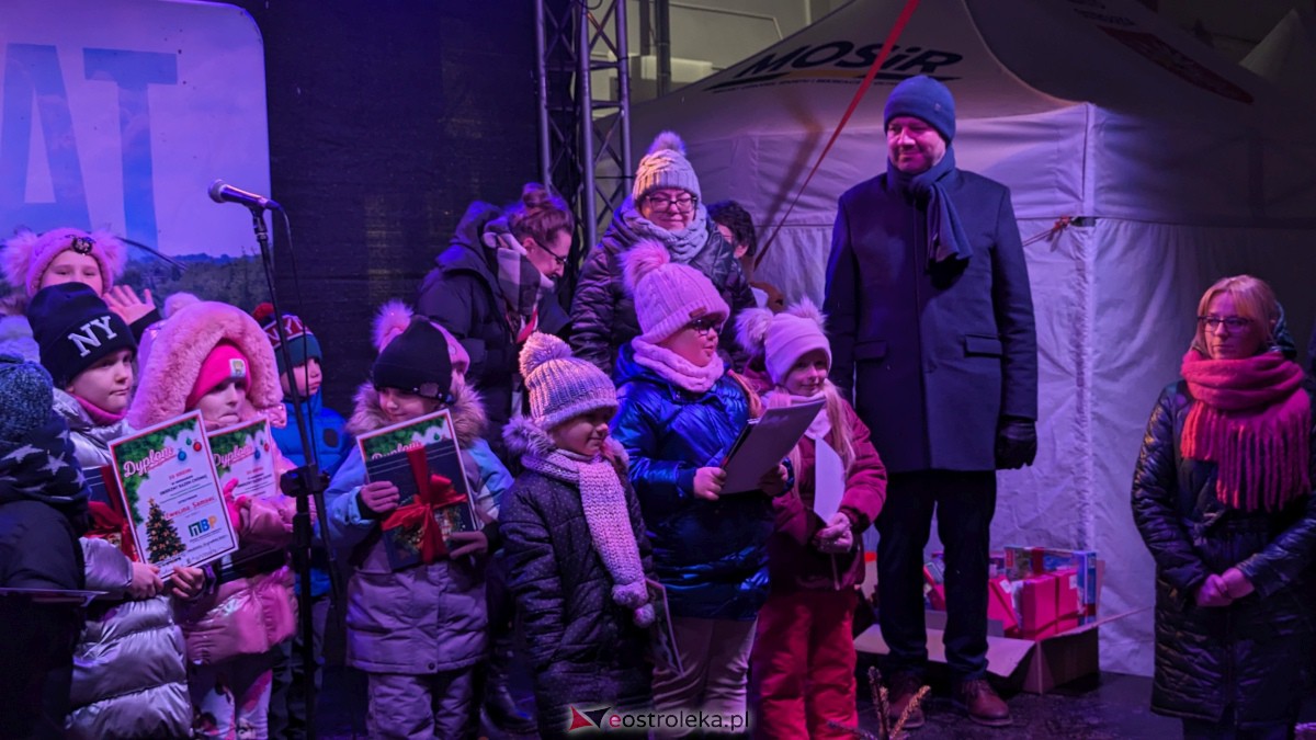 I KurpiowskiJarmark Bożonarodzeniowy w Ostrołęce - strojenie choinki [10.12.2023] - zdjęcie #107 - eOstroleka.pl