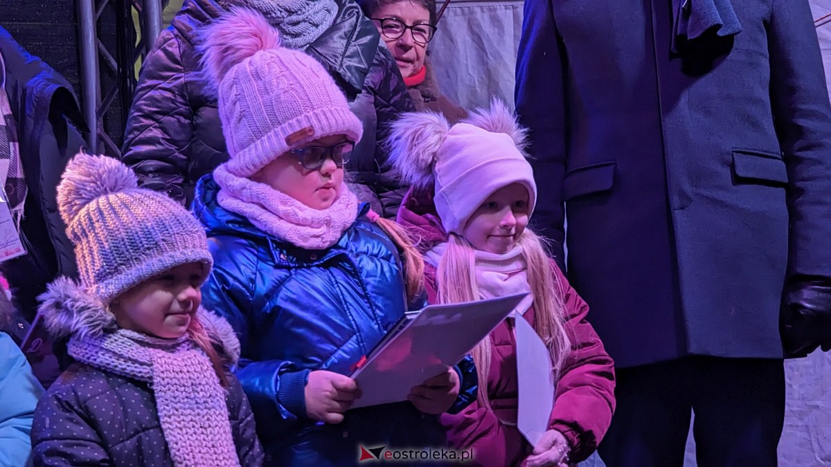 I KurpiowskiJarmark Bożonarodzeniowy w Ostrołęce - strojenie choinki [10.12.2023] - zdjęcie #106 - eOstroleka.pl