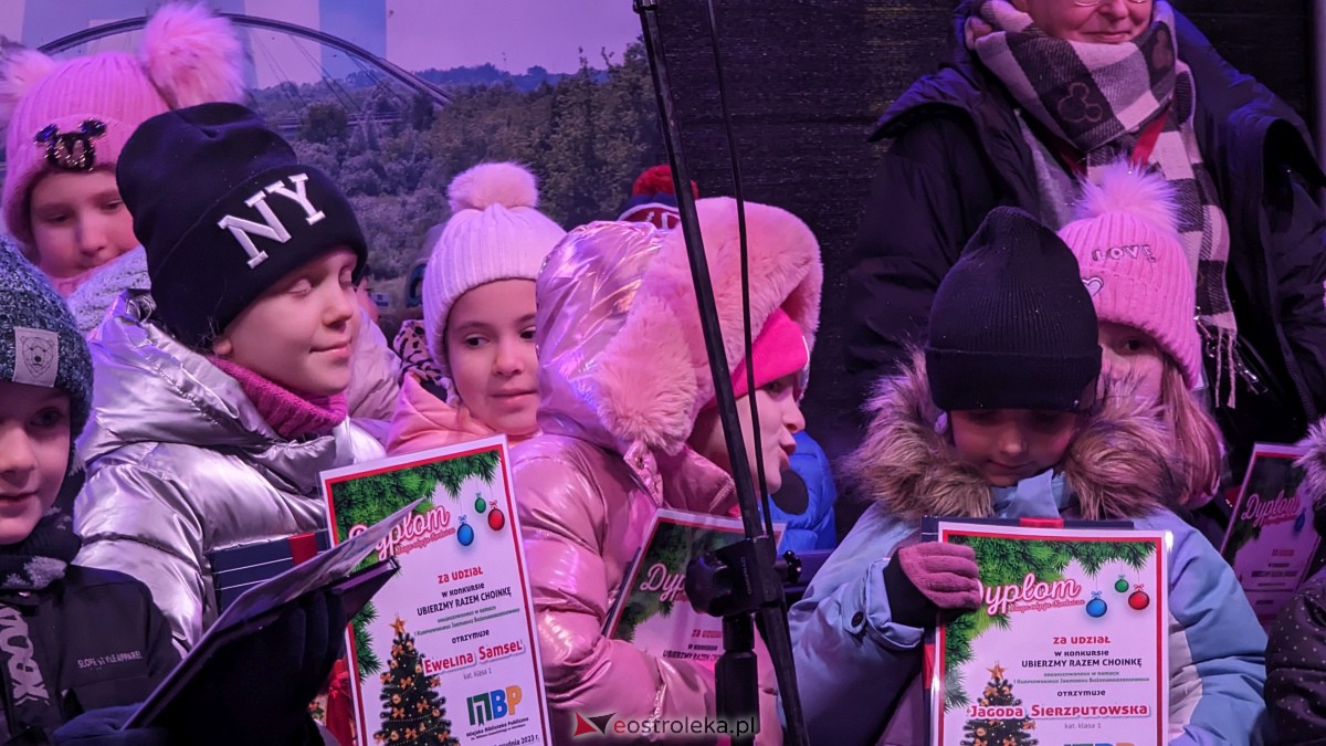 I KurpiowskiJarmark Bożonarodzeniowy w Ostrołęce - strojenie choinki [10.12.2023] - zdjęcie #105 - eOstroleka.pl