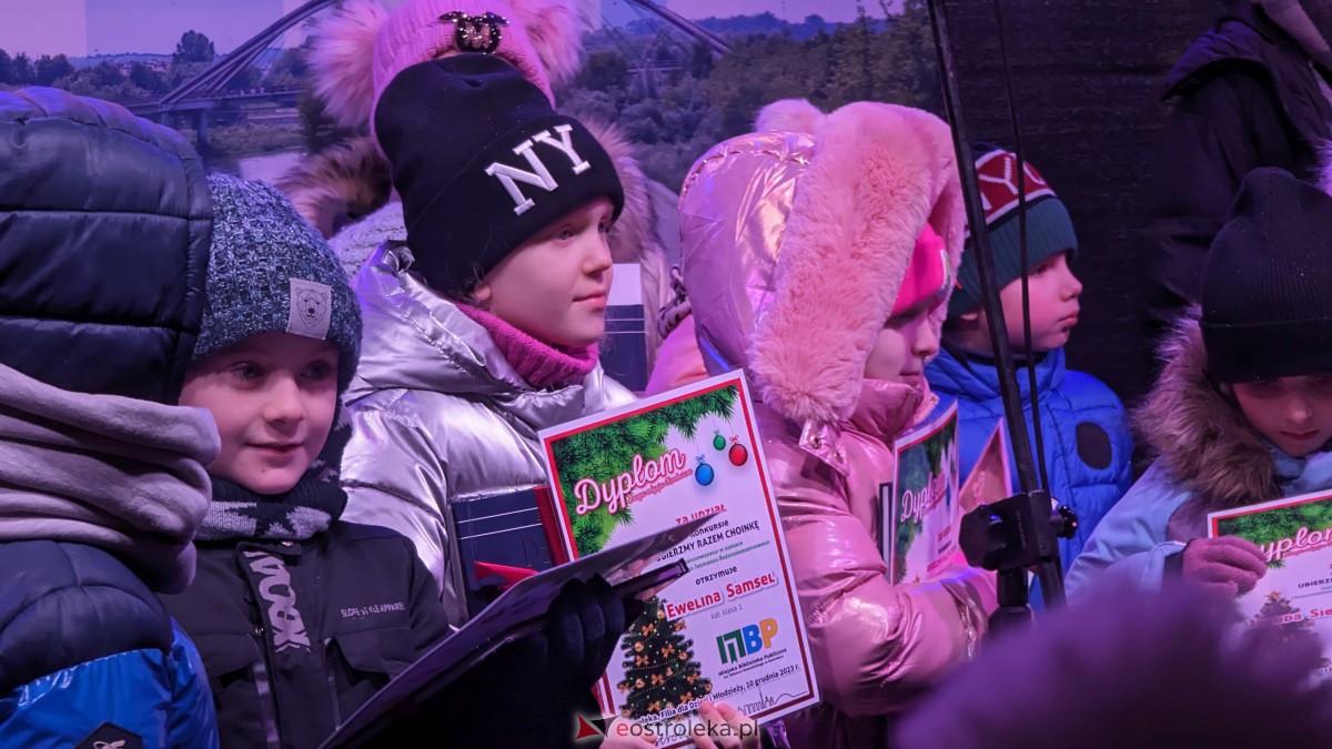 I KurpiowskiJarmark Bożonarodzeniowy w Ostrołęce - strojenie choinki [10.12.2023] - zdjęcie #104 - eOstroleka.pl