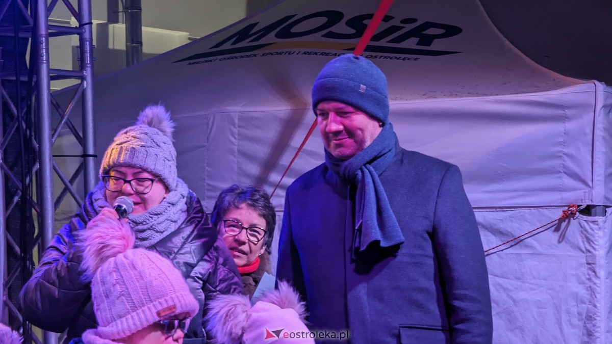 I KurpiowskiJarmark Bożonarodzeniowy w Ostrołęce - strojenie choinki [10.12.2023] - zdjęcie #103 - eOstroleka.pl