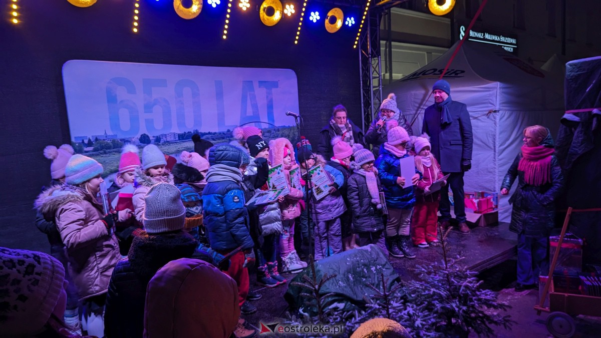 I KurpiowskiJarmark Bożonarodzeniowy w Ostrołęce - strojenie choinki [10.12.2023] - zdjęcie #101 - eOstroleka.pl