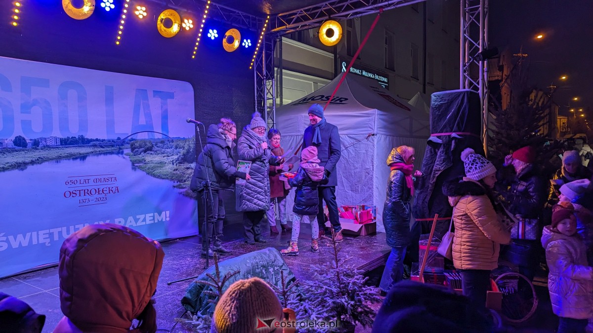 I KurpiowskiJarmark Bożonarodzeniowy w Ostrołęce - strojenie choinki [10.12.2023] - zdjęcie #100 - eOstroleka.pl