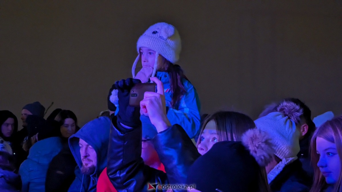 I KurpiowskiJarmark Bożonarodzeniowy w Ostrołęce - strojenie choinki [10.12.2023] - zdjęcie #99 - eOstroleka.pl