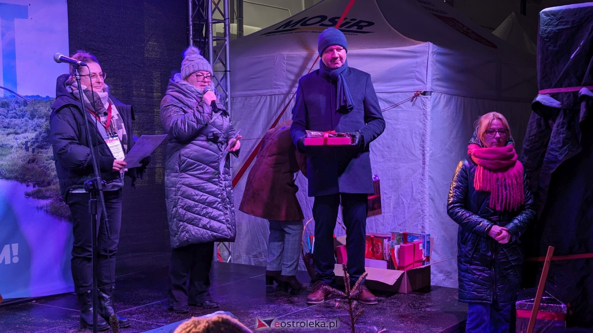 I KurpiowskiJarmark Bożonarodzeniowy w Ostrołęce - strojenie choinki [10.12.2023] - zdjęcie #97 - eOstroleka.pl