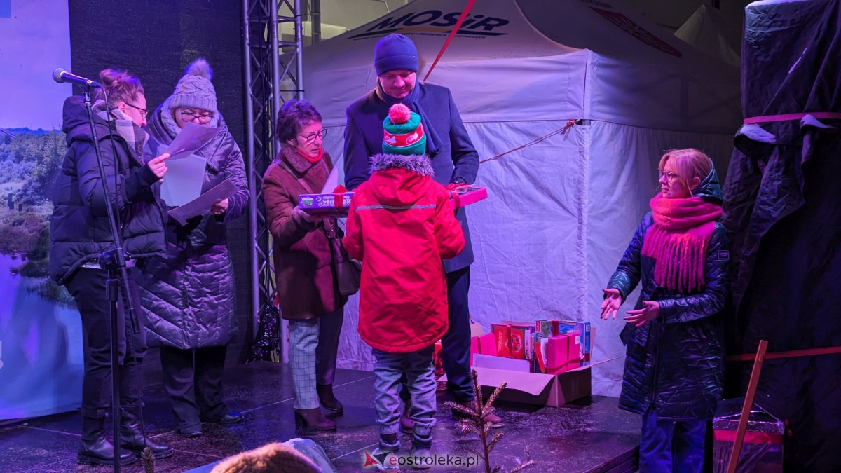 I KurpiowskiJarmark Bożonarodzeniowy w Ostrołęce - strojenie choinki [10.12.2023] - zdjęcie #96 - eOstroleka.pl