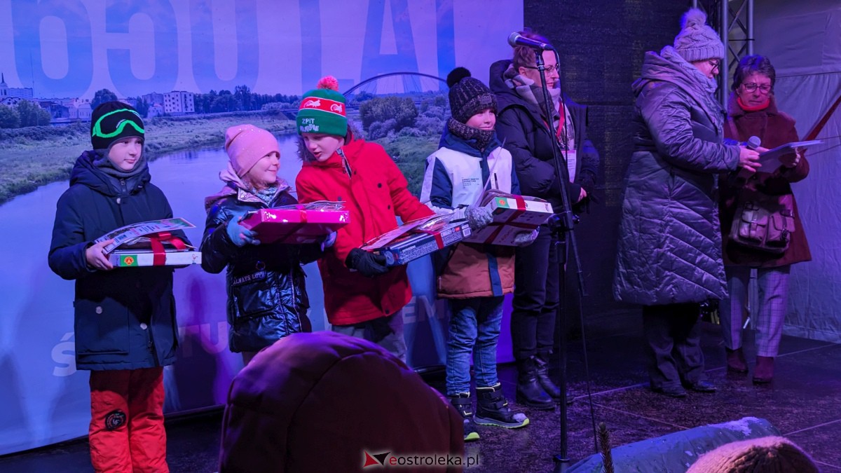 I KurpiowskiJarmark Bożonarodzeniowy w Ostrołęce - strojenie choinki [10.12.2023] - zdjęcie #90 - eOstroleka.pl