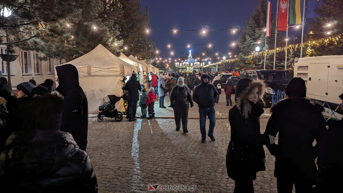 I KurpiowskiJarmark Bożonarodzeniowy w Ostrołęce - strojenie choinki [10.12.2023] - zdjęcie #89 - eOstroleka.pl