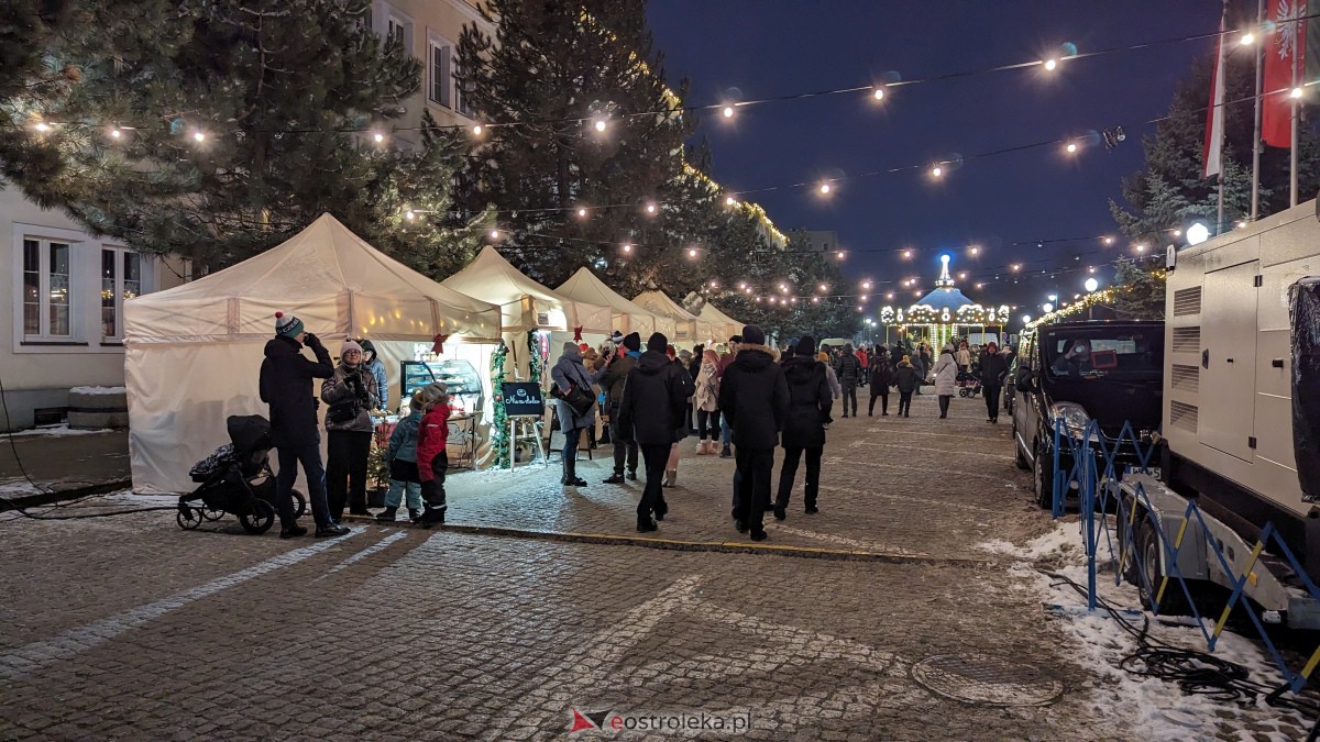 I KurpiowskiJarmark Bożonarodzeniowy w Ostrołęce - strojenie choinki [10.12.2023] - zdjęcie #87 - eOstroleka.pl