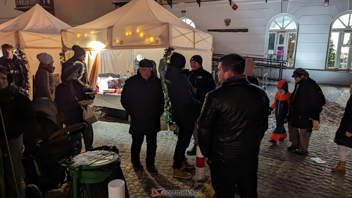 I KurpiowskiJarmark Bożonarodzeniowy w Ostrołęce - strojenie choinki [10.12.2023] - zdjęcie #85 - eOstroleka.pl
