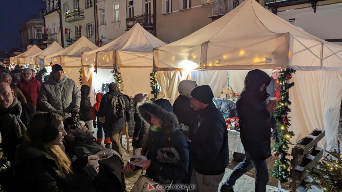 I KurpiowskiJarmark Bożonarodzeniowy w Ostrołęce - strojenie choinki [10.12.2023] - zdjęcie #84 - eOstroleka.pl