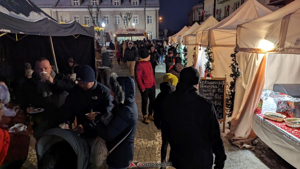I KurpiowskiJarmark Bożonarodzeniowy w Ostrołęce - strojenie choinki [10.12.2023] - zdjęcie #83 - eOstroleka.pl