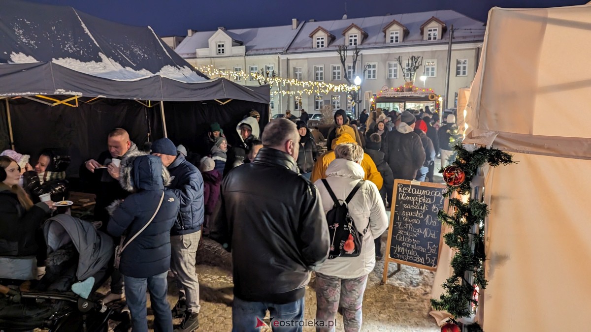 I KurpiowskiJarmark Bożonarodzeniowy w Ostrołęce - strojenie choinki [10.12.2023] - zdjęcie #82 - eOstroleka.pl
