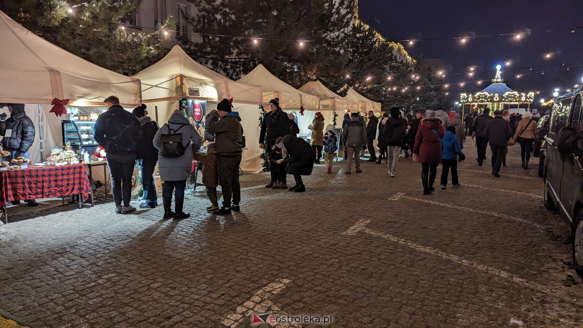 I KurpiowskiJarmark Bożonarodzeniowy w Ostrołęce - strojenie choinki [10.12.2023] - zdjęcie #80 - eOstroleka.pl