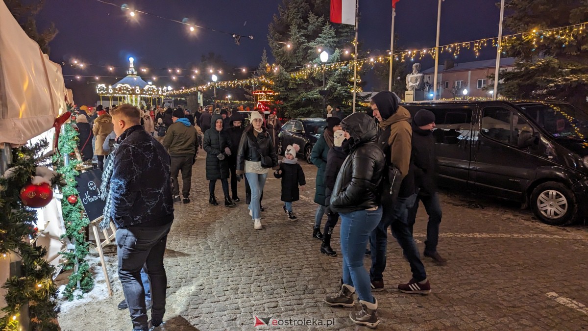 I KurpiowskiJarmark Bożonarodzeniowy w Ostrołęce - strojenie choinki [10.12.2023] - zdjęcie #79 - eOstroleka.pl