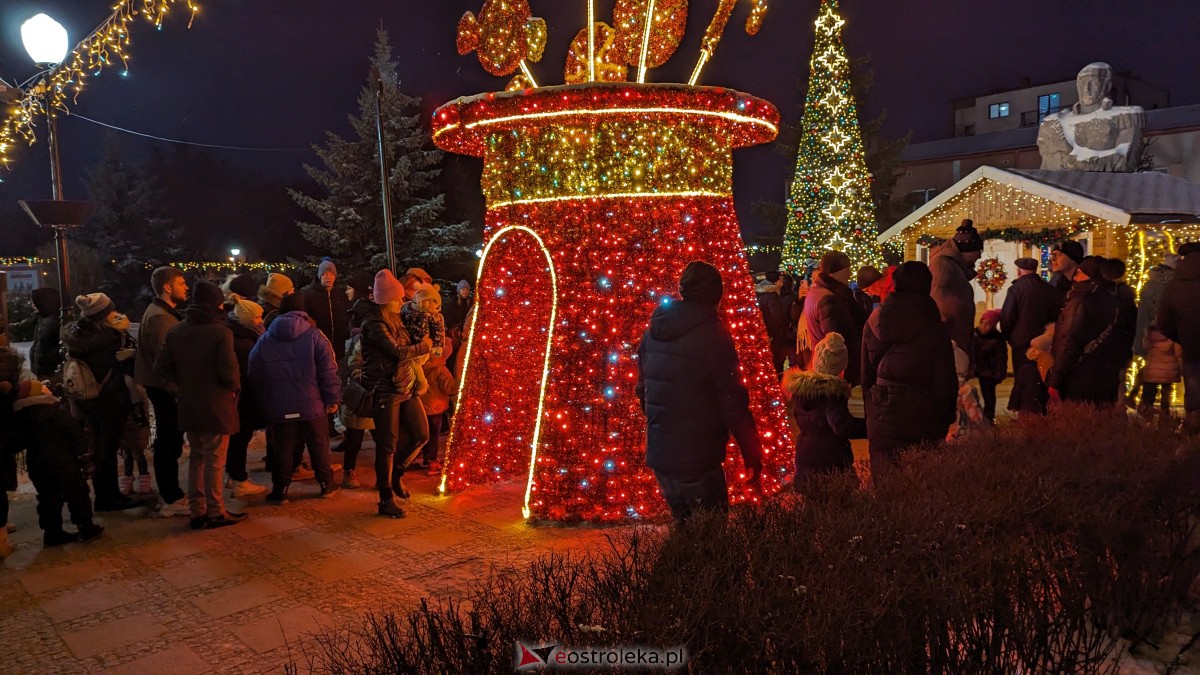 I KurpiowskiJarmark Bożonarodzeniowy w Ostrołęce - strojenie choinki [10.12.2023] - zdjęcie #77 - eOstroleka.pl