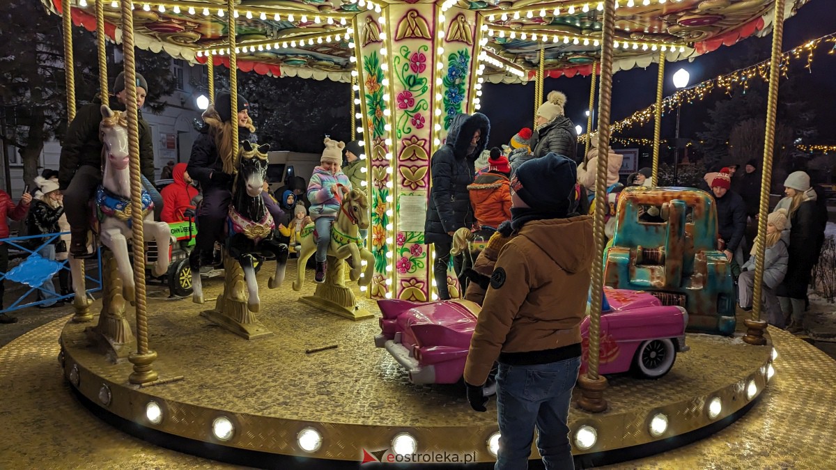 I KurpiowskiJarmark Bożonarodzeniowy w Ostrołęce - strojenie choinki [10.12.2023] - zdjęcie #75 - eOstroleka.pl