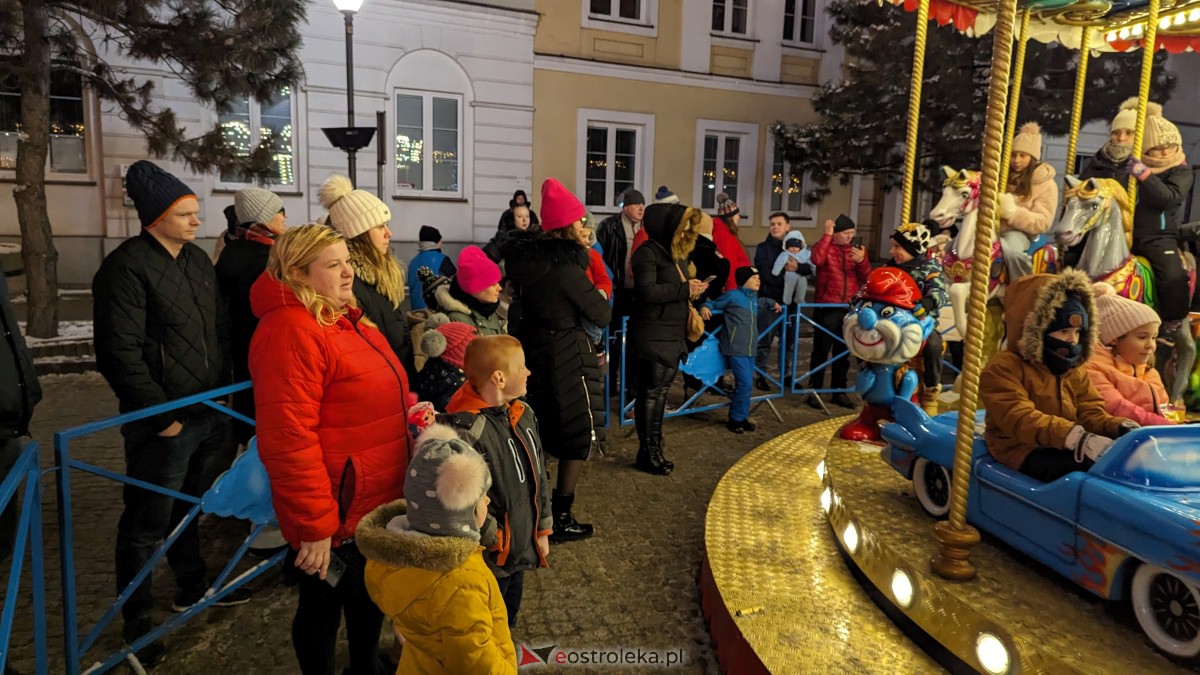 I KurpiowskiJarmark Bożonarodzeniowy w Ostrołęce - strojenie choinki [10.12.2023] - zdjęcie #72 - eOstroleka.pl