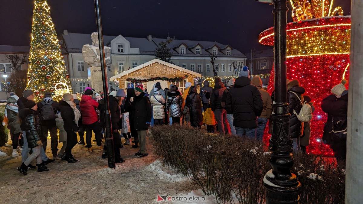 I KurpiowskiJarmark Bożonarodzeniowy w Ostrołęce - strojenie choinki [10.12.2023] - zdjęcie #67 - eOstroleka.pl