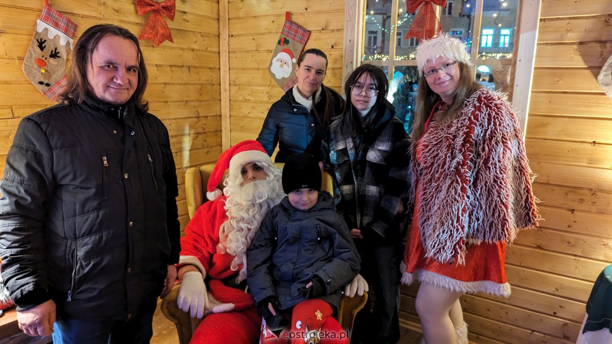 I KurpiowskiJarmark Bożonarodzeniowy w Ostrołęce - strojenie choinki [10.12.2023] - zdjęcie #55 - eOstroleka.pl