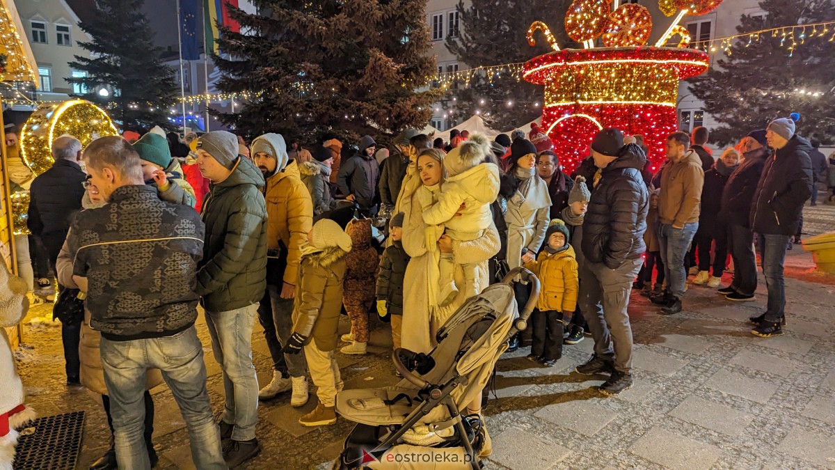 I KurpiowskiJarmark Bożonarodzeniowy w Ostrołęce - strojenie choinki [10.12.2023] - zdjęcie #51 - eOstroleka.pl