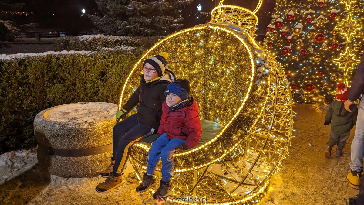I KurpiowskiJarmark Bożonarodzeniowy w Ostrołęce - strojenie choinki [10.12.2023] - zdjęcie #50 - eOstroleka.pl